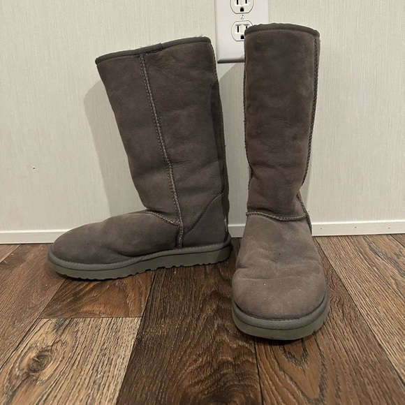 UGG boots- gray- women’s 7 - Picture 1 of 3
